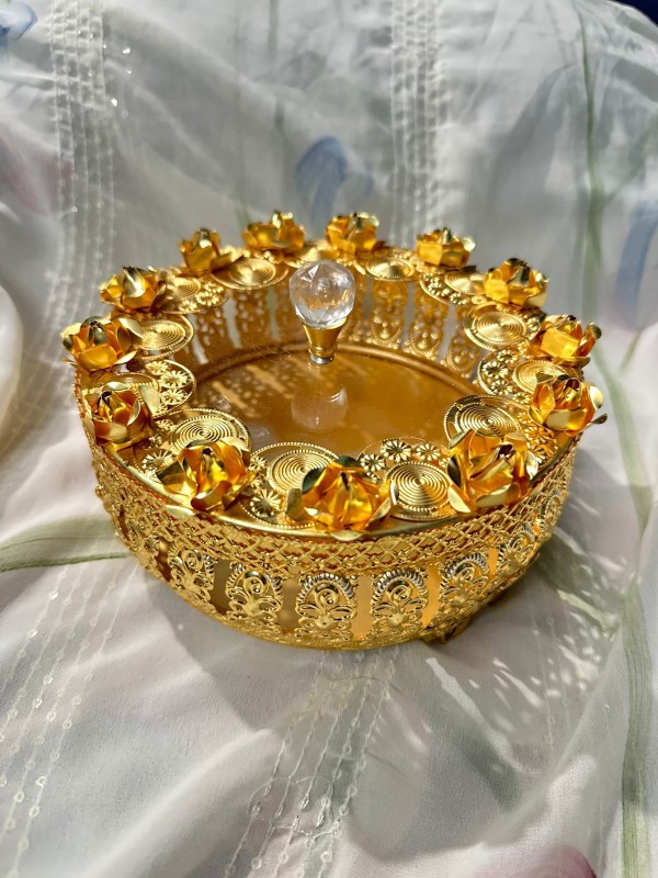 Golden decorative bowl