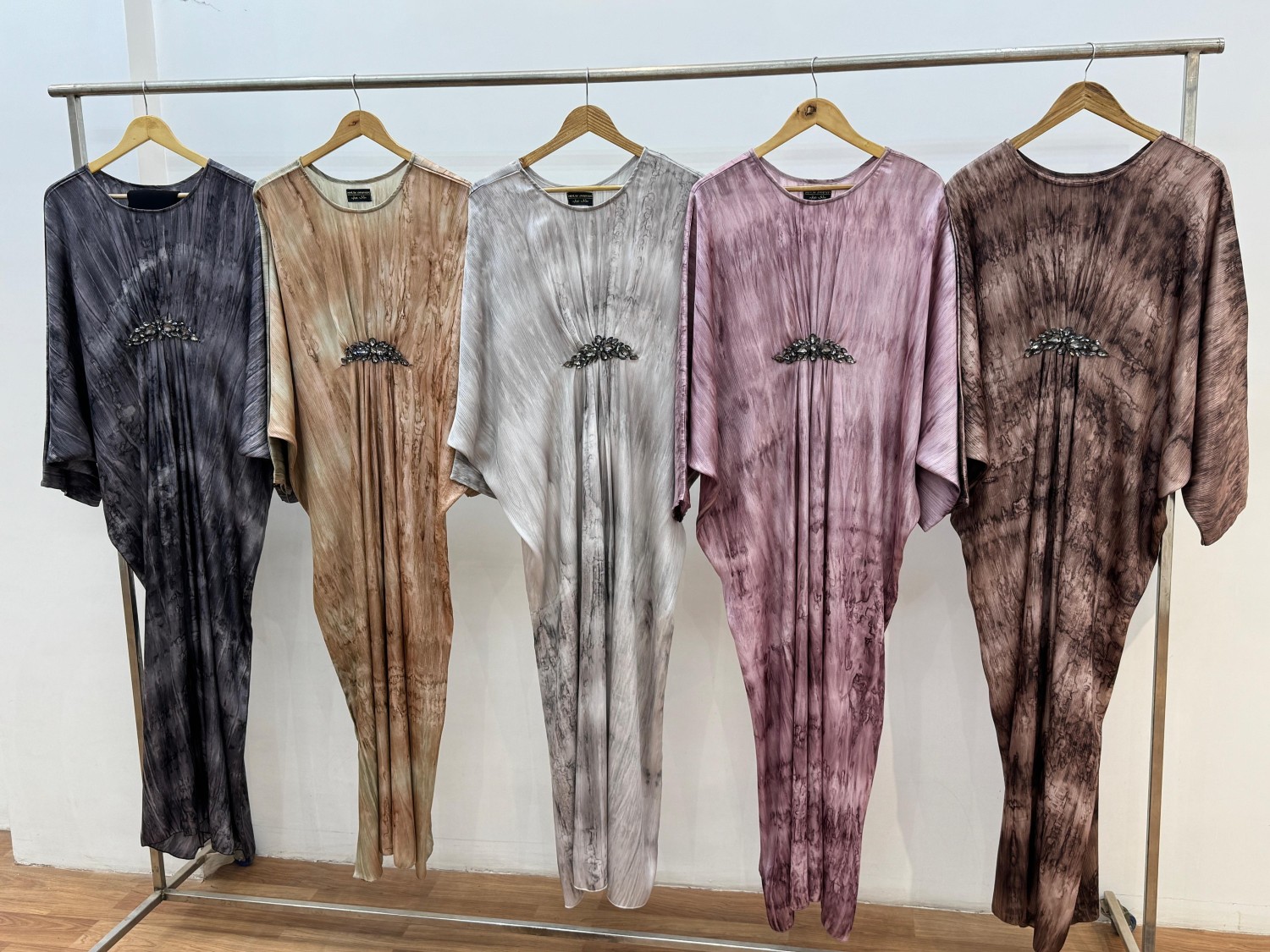 Beggy abaya with broach